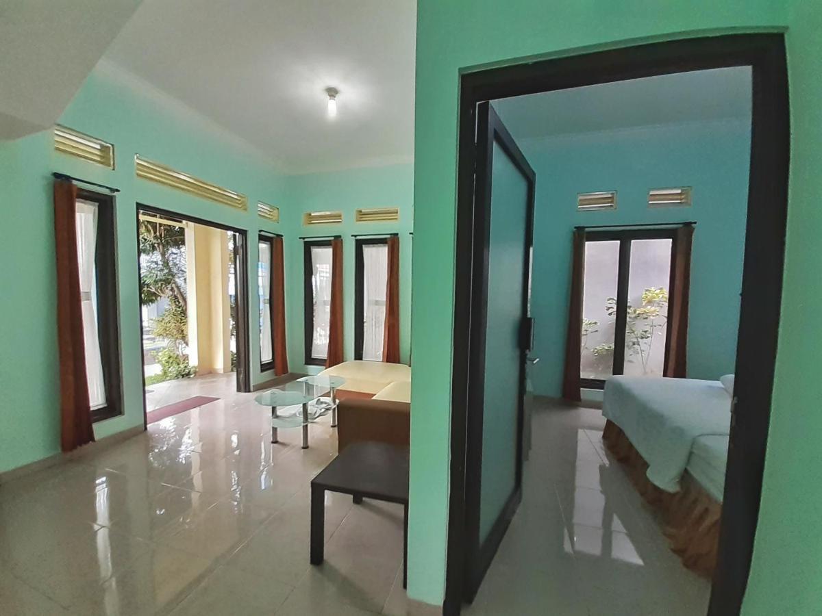 Villa 3 Bedroom Edelweis No. 7 Near Museum Angkut Batu  Exterior foto