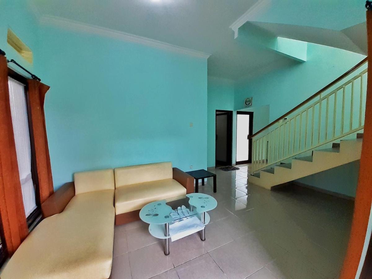 Villa 3 Bedroom Edelweis No. 7 Near Museum Angkut Batu  Exterior foto